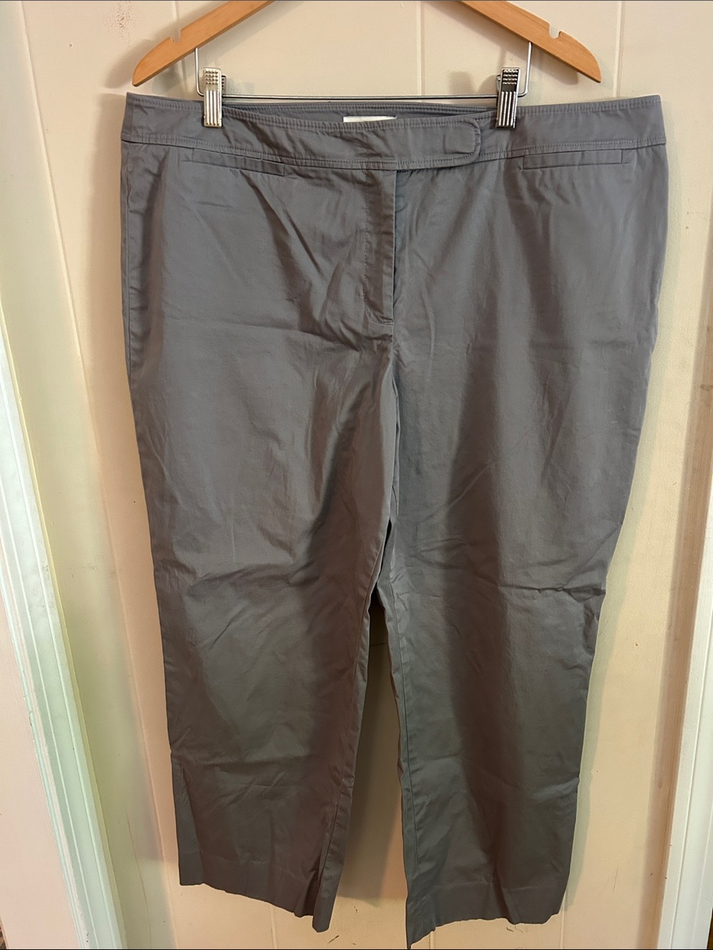 LOFT Gray Cropped Straight-Leg Pants